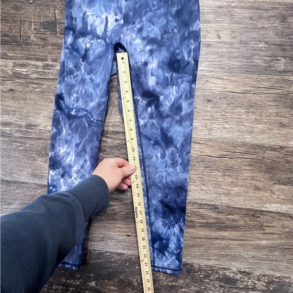 Gymshark Blue Gray Tie-Dye Leggings - Picture 5 of 9